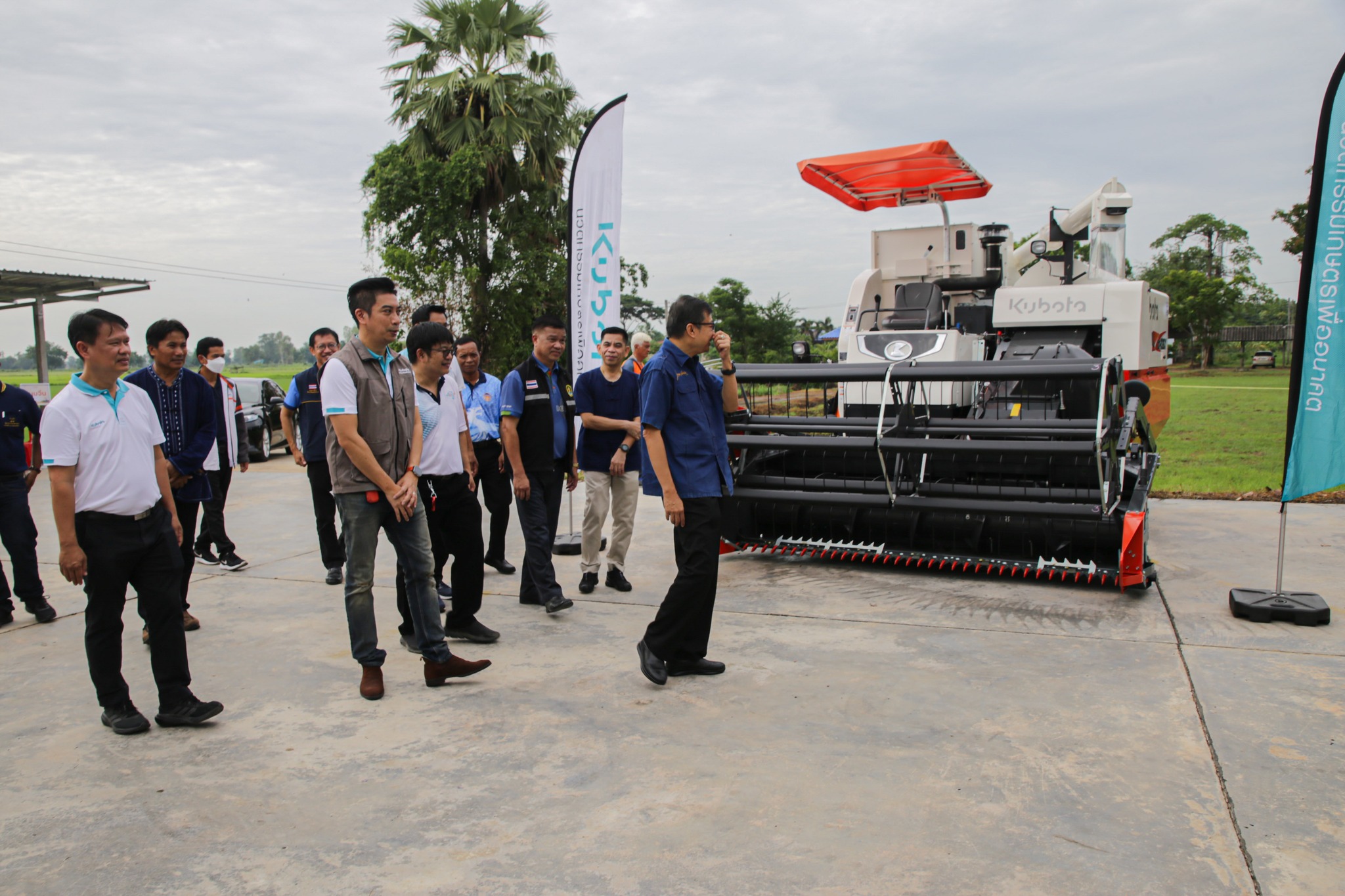 📣📣📣คูโบต้าร่วมมือกับเกษตรร่วมใจ ส่งเสริมเกษตรกรไทย มอบรถเกี่ยวนวดข้าว ให้แก่วิสาหกิจชุมชน📣📣📣